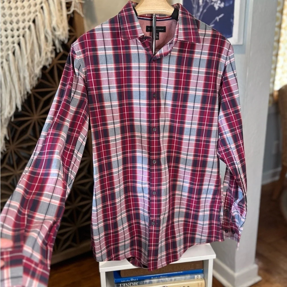 Banana Republic Red Plaid Button Up Long Sleeve Shirt
